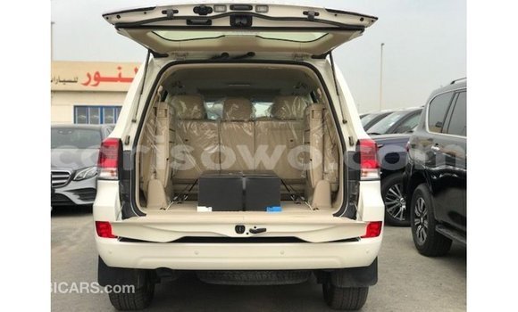 Buy Import Toyota Land Cruiser White Car in Import - Dubai in Benign Buy Import Toyota Land Cruiser White Car in Import - Dubai in Benign