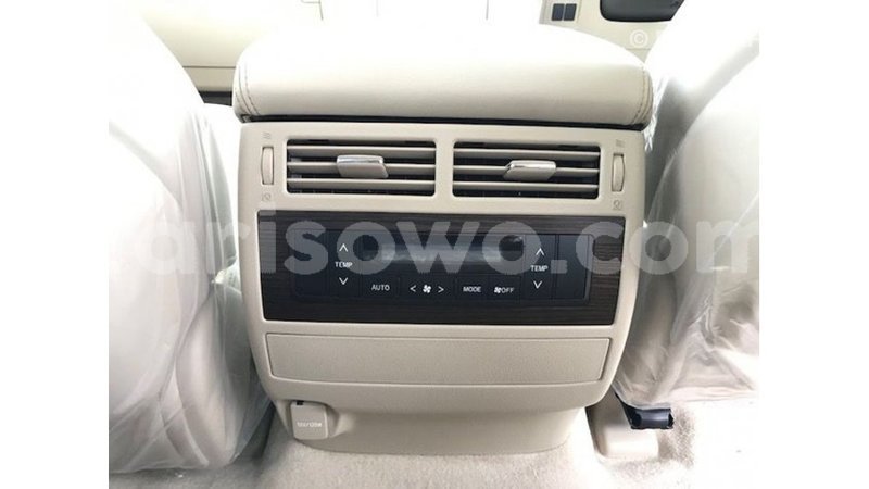 Big with watermark toyota land cruiser benign import dubai 8679