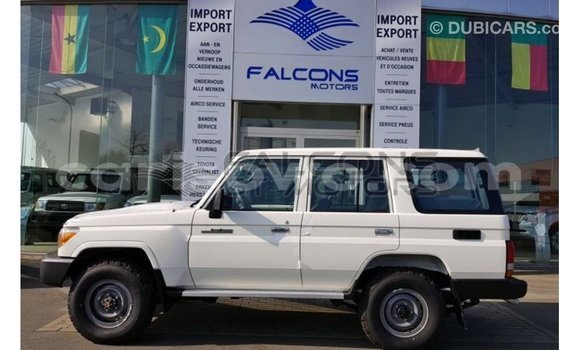 Sayi Imported Toyota Land Cruiser White Mota in Import - Dubai a Benin Sayi Imported Toyota Land Cruiser White Mota in Import - Dubai a Benin