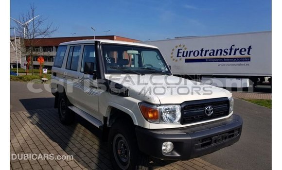 Sayi Imported Toyota Land Cruiser White Mota in Import - Dubai a Benin Sayi Imported Toyota Land Cruiser White Mota in Import - Dubai a Benin