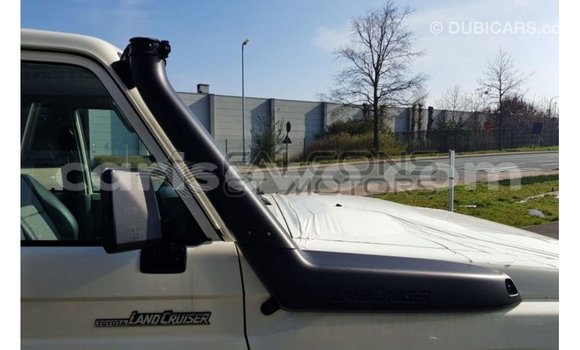 Sayi Imported Toyota Land Cruiser White Mota in Import - Dubai a Benin Sayi Imported Toyota Land Cruiser White Mota in Import - Dubai a Benin