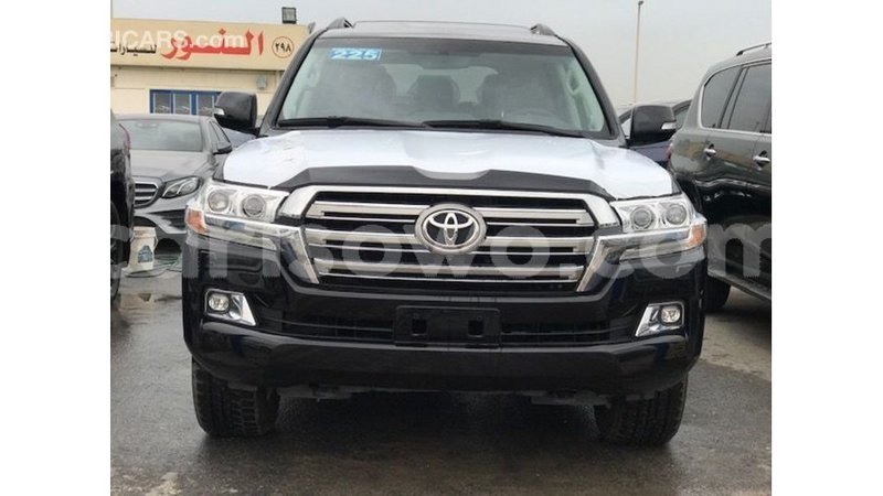 Big with watermark toyota land cruiser benin import dubai 8682