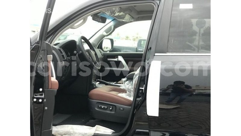 Big with watermark toyota land cruiser benin import dubai 8682