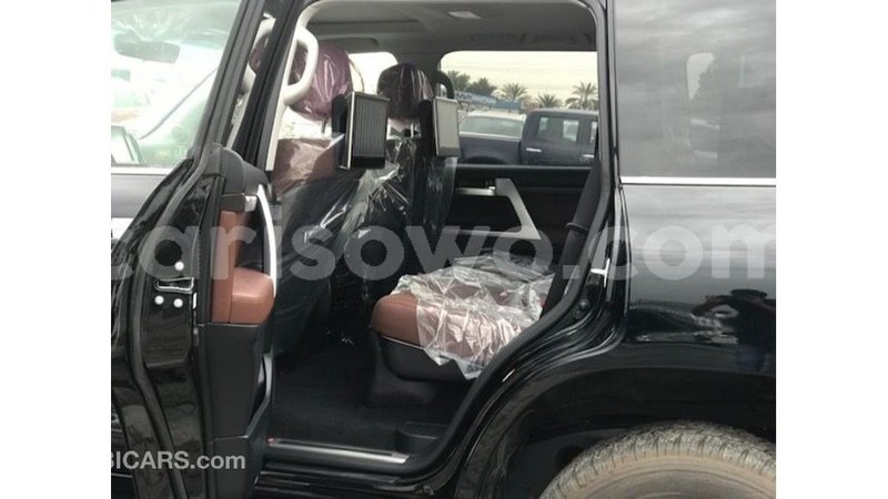 Big with watermark toyota land cruiser benin import dubai 8682