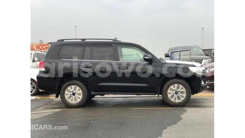 Big with watermark toyota land cruiser benin import dubai 8682