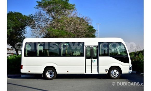 Acheter Import Utilitaire Toyota Coaster Blanc à Import - Dubai, Benin Acheter Import Utilitaire Toyota Coaster Blanc à Import - Dubai, Benin