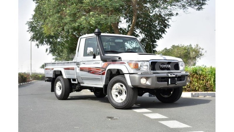 Big with watermark toyota land cruiser benign import dubai 8686