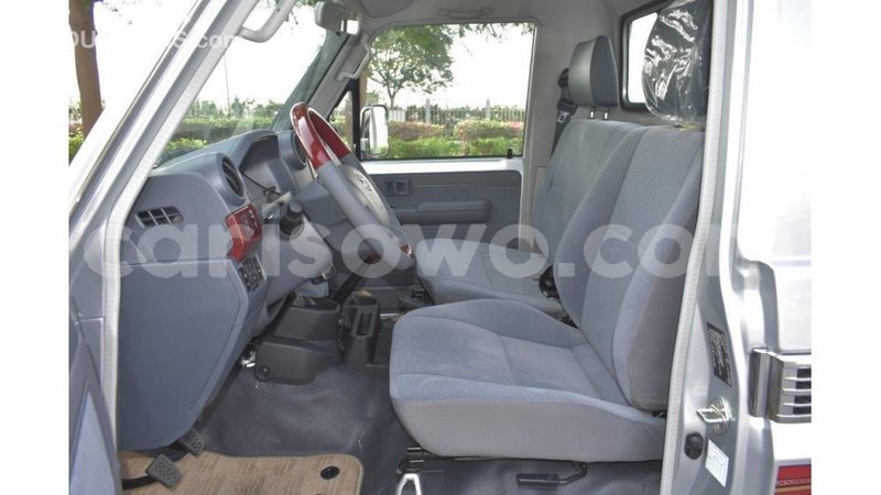 Big with watermark toyota land cruiser benign import dubai 8686