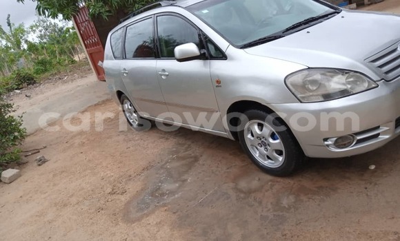 Acheter Occasion Voiture Toyota Avensis Verso Gris à Cotonou, Benin Acheter Occasion Voiture Toyota Avensis Verso Gris à Cotonou, Benin