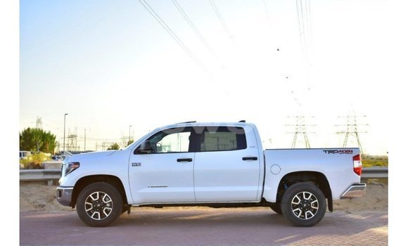 Acheter Import Voiture Toyota Tundra Blanc à Import - Dubai, Benin Acheter Import Voiture Toyota Tundra Blanc à Import - Dubai, Benin