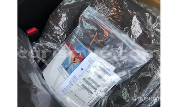 Acheter Import Utilitaire Toyota HiAce Blanc à Import - Dubai, Benin Acheter Import Utilitaire Toyota HiAce Blanc à Import - Dubai, Benin