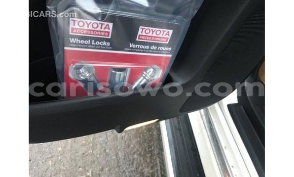 Acheter Import Utilitaire Toyota HiAce Blanc à Import - Dubai, Benin Acheter Import Utilitaire Toyota HiAce Blanc à Import - Dubai, Benin