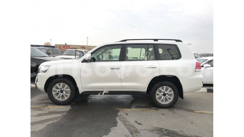 Big with watermark toyota land cruiser benign import dubai 8724