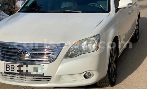 Ra Àlòkù Toyota Avalon funfun Ọkọ̀ in Cotonou ni Benin Ra Àlòkù Toyota Avalon funfun Ọkọ̀ in Cotonou ni Benin