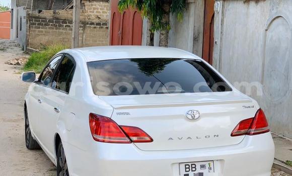 Ra Àlòkù Toyota Avalon funfun Ọkọ̀ in Cotonou ni Benin Ra Àlòkù Toyota Avalon funfun Ọkọ̀ in Cotonou ni Benin