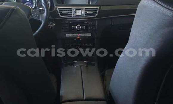 Ra Tuntun Mercedes-Benz E–Class Black Ọkọ̀ in Cotonou ni Benin Ra Tuntun Mercedes-Benz E–Class Black Ọkọ̀ in Cotonou ni Benin