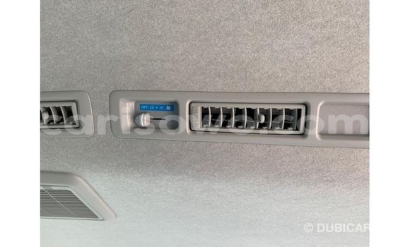 Sayi Imported Toyota Hiace White Mota in Import - Dubai a Benin Sayi Imported Toyota Hiace White Mota in Import - Dubai a Benin