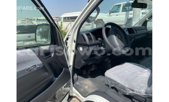 Sayi Imported Toyota Hiace White Mota in Import - Dubai a Benin Sayi Imported Toyota Hiace White Mota in Import - Dubai a Benin