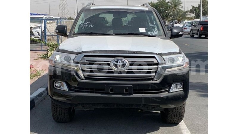 Big with watermark toyota land cruiser benign import dubai 8768