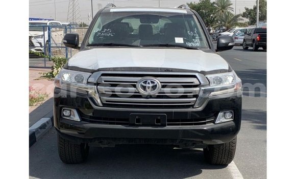Acheter Import Voiture Toyota Land Cruiser Noir à Import - Dubai, Benin Acheter Import Voiture Toyota Land Cruiser Noir à Import - Dubai, Benin