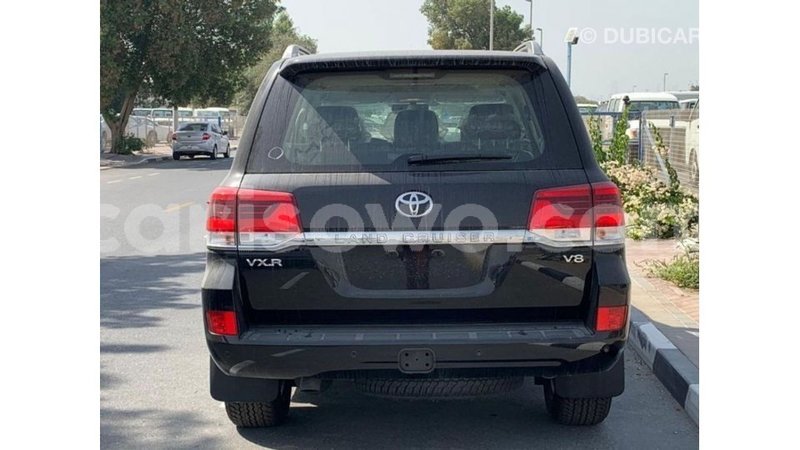 Big with watermark toyota land cruiser benign import dubai 8768