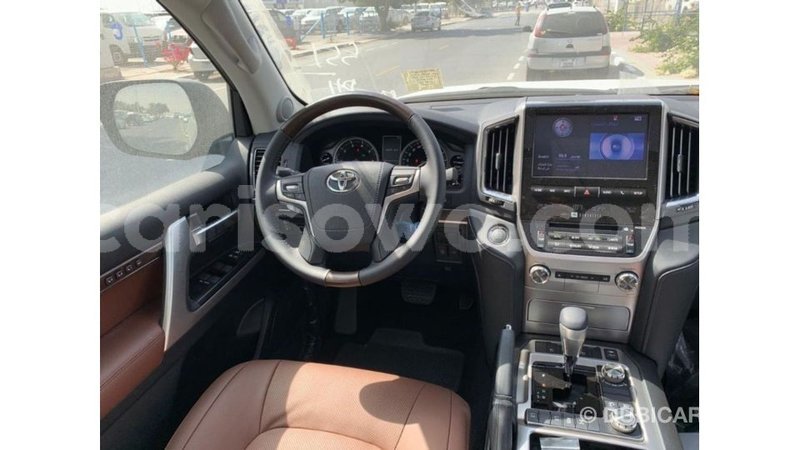 Big with watermark toyota land cruiser benign import dubai 8768