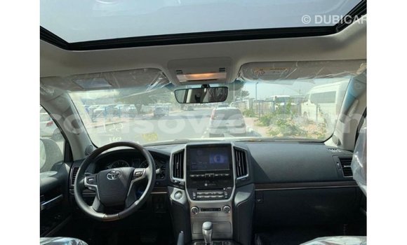Acheter Import Voiture Toyota Land Cruiser Noir à Import - Dubai, Benin Acheter Import Voiture Toyota Land Cruiser Noir à Import - Dubai, Benin