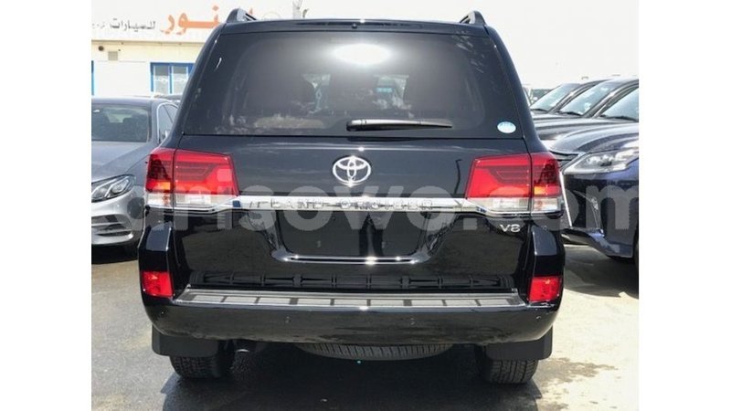 Big with watermark toyota land cruiser benign import dubai 8771
