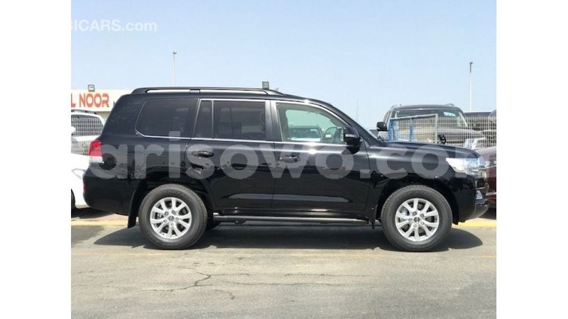 Big with watermark toyota land cruiser benign import dubai 8771