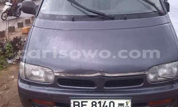 Sayi Na hannu Nissan Serena Azurfa Mota in Savalou a Benin