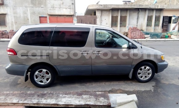Sayi Na hannu Toyota Sienna M Mota in Cotonou a Benin Sayi Na hannu Toyota Sienna M Mota in Cotonou a Benin
