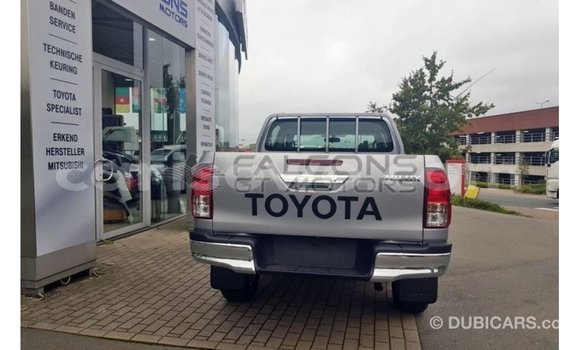 Sayi Imported Toyota Hilux Brown Mota in Import - Dubai a Benin Sayi Imported Toyota Hilux Brown Mota in Import - Dubai a Benin