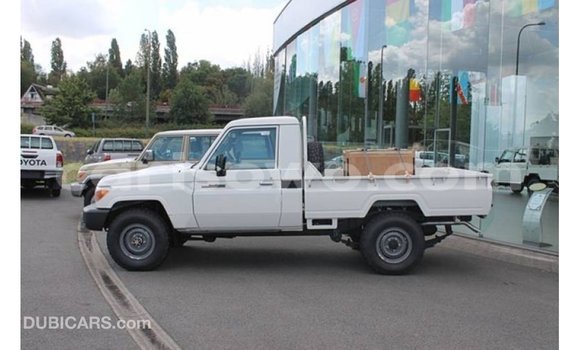 Acheter Import Voiture Toyota Land Cruiser Blanc à Import - Dubai, Benin Acheter Import Voiture Toyota Land Cruiser Blanc à Import - Dubai, Benin