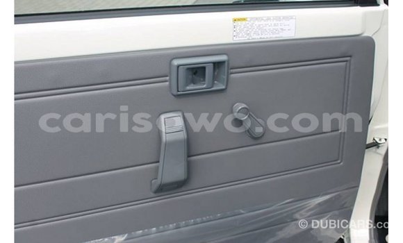 Acheter Import Voiture Toyota Land Cruiser Blanc à Import - Dubai, Benin Acheter Import Voiture Toyota Land Cruiser Blanc à Import - Dubai, Benin