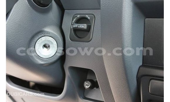 Acheter Import Voiture Toyota Land Cruiser Blanc à Import - Dubai, Benin Acheter Import Voiture Toyota Land Cruiser Blanc à Import - Dubai, Benin