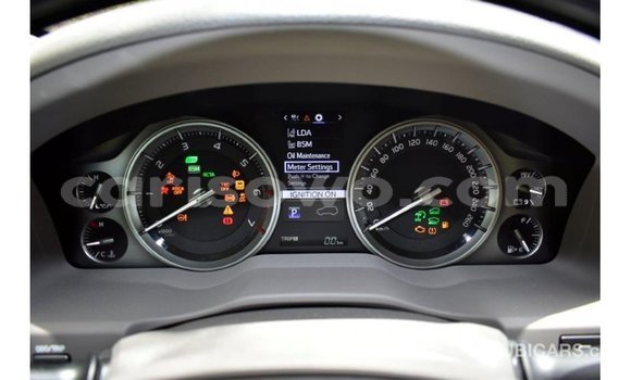 Acheter Import Voiture Toyota Land Cruiser Blanc à Import - Dubai, Benin Acheter Import Voiture Toyota Land Cruiser Blanc à Import - Dubai, Benin