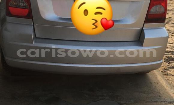 Sayi Na hannu Dodge Caliber Azurfa Mota in Cotonou a Benin