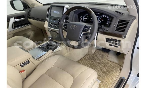 Ra Imported Toyota Land Cruiser funfun Ọkọ̀ in Import - Dubai ni Benin Ra Imported Toyota Land Cruiser funfun Ọkọ̀ in Import - Dubai ni Benin