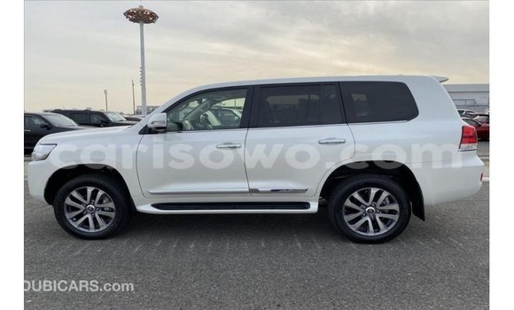Ra Imported Toyota Land Cruiser funfun Ọkọ̀ in Import - Dubai ni Benin Ra Imported Toyota Land Cruiser funfun Ọkọ̀ in Import - Dubai ni Benin