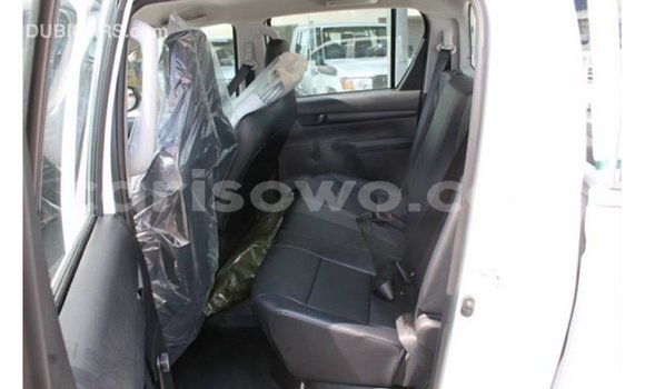 Sayi Imported Toyota Hilux White Mota in Import - Dubai a Benin Sayi Imported Toyota Hilux White Mota in Import - Dubai a Benin