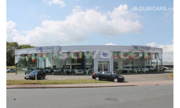 Sayi Imported Toyota Hilux White Mota in Import - Dubai a Benin Sayi Imported Toyota Hilux White Mota in Import - Dubai a Benin