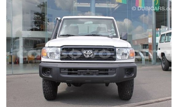 Sayi Imported Toyota Land Cruiser White Mota in Import - Dubai a Benin Sayi Imported Toyota Land Cruiser White Mota in Import - Dubai a Benin