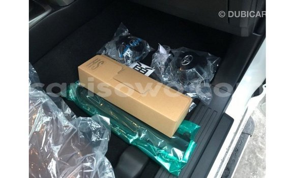 Acheter Import Utilitaire Toyota HiAce Blanc à Import - Dubai, Benin Acheter Import Utilitaire Toyota HiAce Blanc à Import - Dubai, Benin