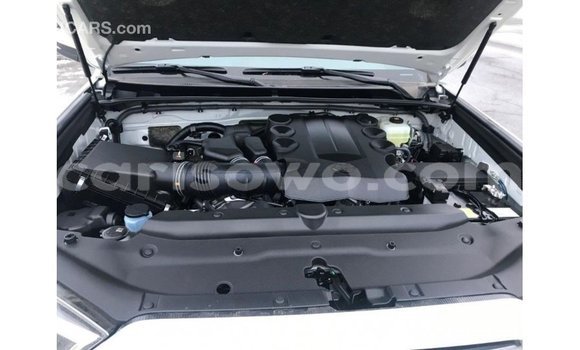 Acheter Import Utilitaire Toyota HiAce Blanc à Import - Dubai, Benin Acheter Import Utilitaire Toyota HiAce Blanc à Import - Dubai, Benin