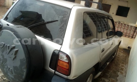 Acheter Occasion Voiture Toyota RAV4 Gris à Cotonou, Benin Acheter Occasion Voiture Toyota RAV4 Gris à Cotonou, Benin