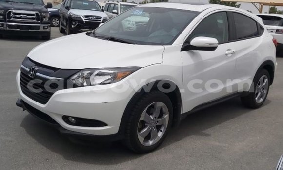 Sayi Imported Honda C White Motsi in Import - Dubai a Benin