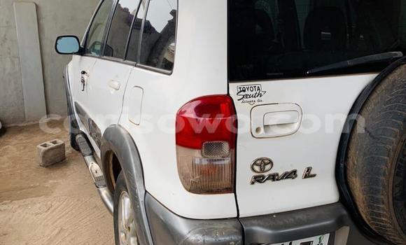 Ra Àlòkù Toyota RAV4 funfun Ọkọ̀ in Cotonou ni Benin Ra Àlòkù Toyota RAV4 funfun Ọkọ̀ in Cotonou ni Benin