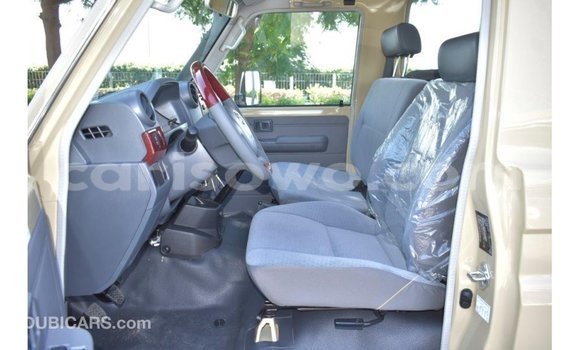 Acheter Import Voiture Toyota Land Cruiser Beige à Import - Dubai, Benin Acheter Import Voiture Toyota Land Cruiser Beige à Import - Dubai, Benin