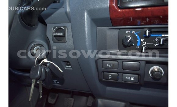 Acheter Import Voiture Toyota Land Cruiser Beige à Import - Dubai, Benin Acheter Import Voiture Toyota Land Cruiser Beige à Import - Dubai, Benin