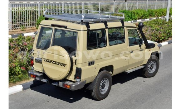 Acheter Import Voiture Toyota Land Cruiser Beige à Import - Dubai, Benin Acheter Import Voiture Toyota Land Cruiser Beige à Import - Dubai, Benin